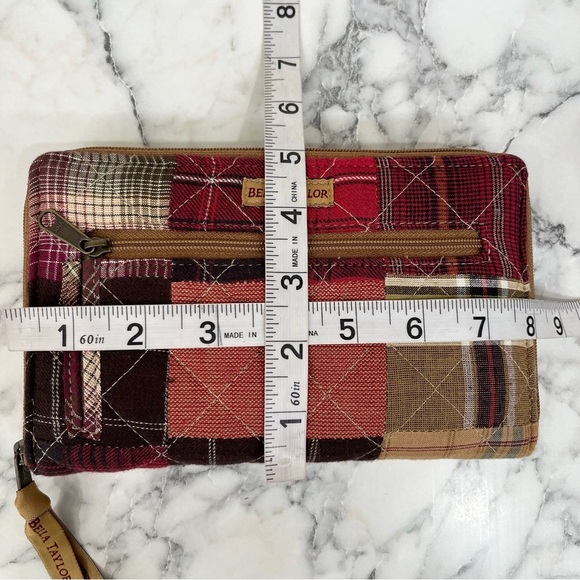Bella Taylor Quilted Wallet Plaid Patchwork Zip Wristlet Red Tan Cotton - Picture 6 of 12